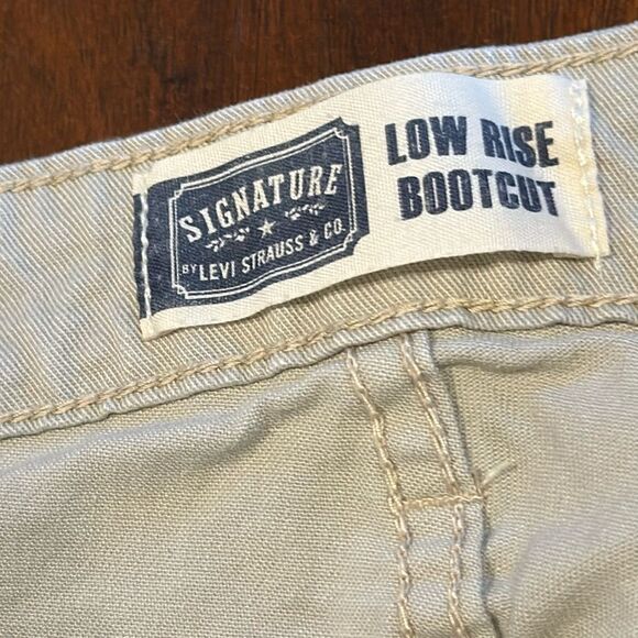 Levi’s Signature Women’s Low Rise Boot Cut Stretch Jeans Size 12 - Picture 4 of 11